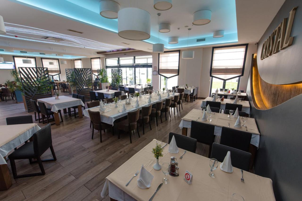 Pecinci Hotel Crystal מראה חיצוני תמונה