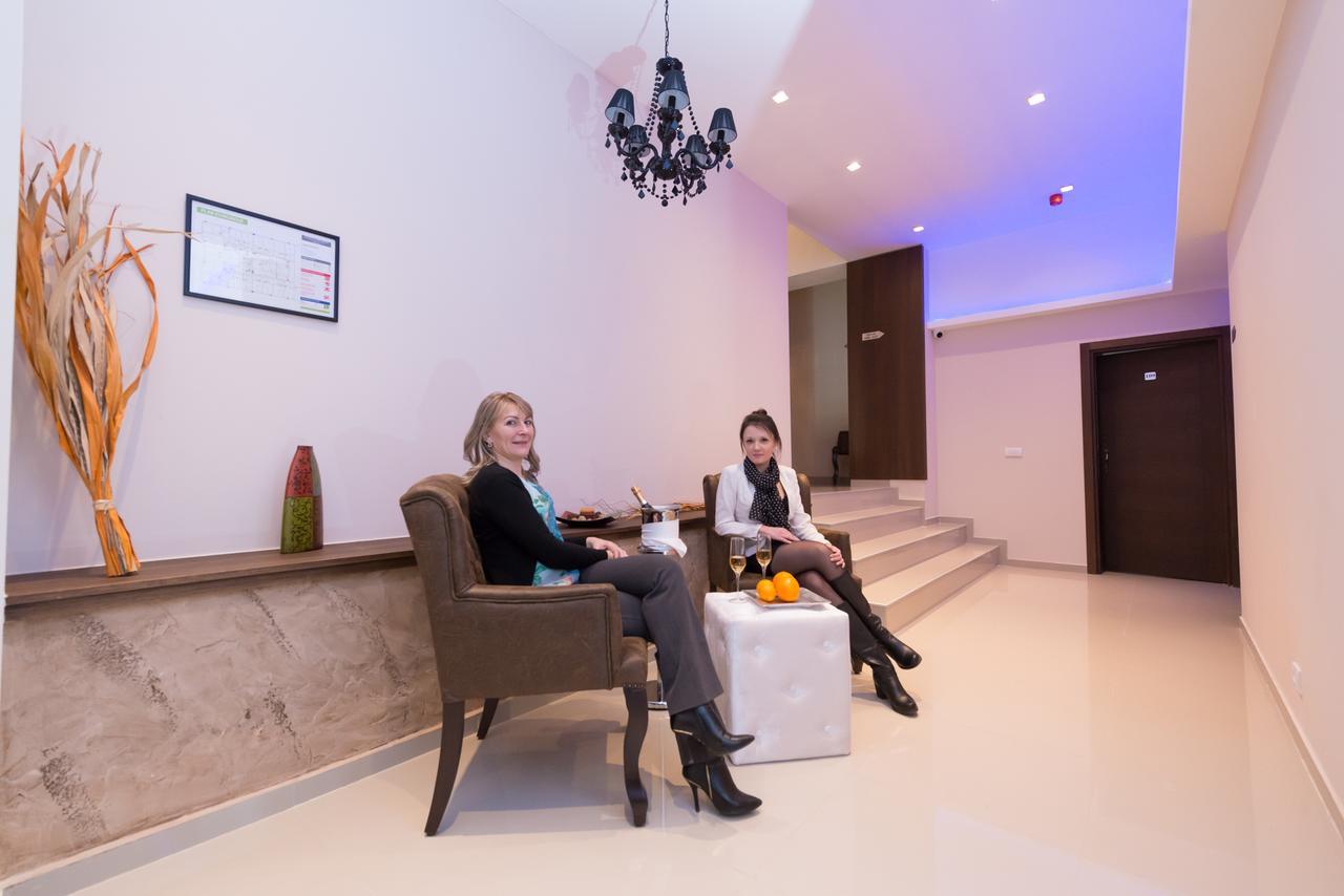 Pecinci Hotel Crystal מראה חיצוני תמונה