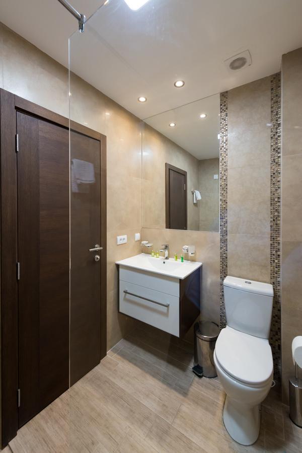 Pecinci Hotel Crystal מראה חיצוני תמונה