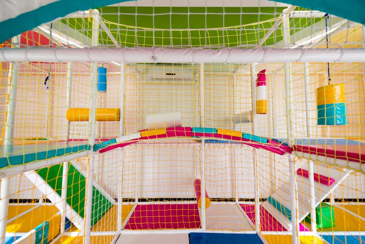 Pecinci Hotel Crystal מראה חיצוני תמונה