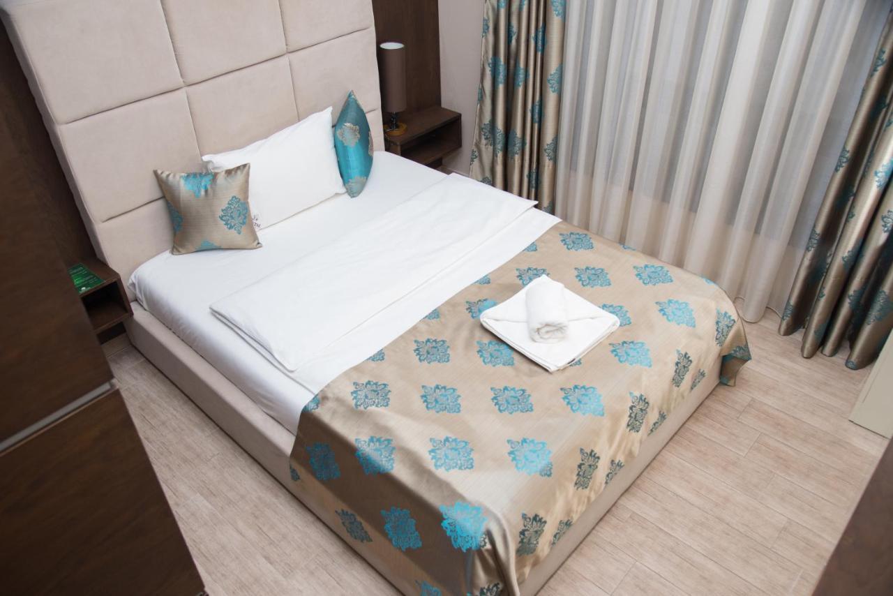 Pecinci Hotel Crystal מראה חיצוני תמונה