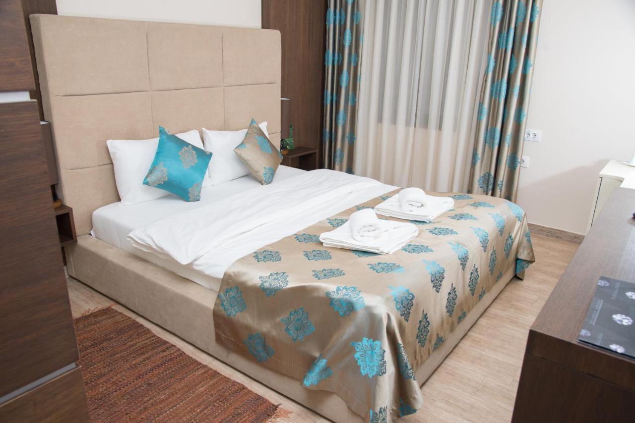 Pecinci Hotel Crystal מראה חיצוני תמונה