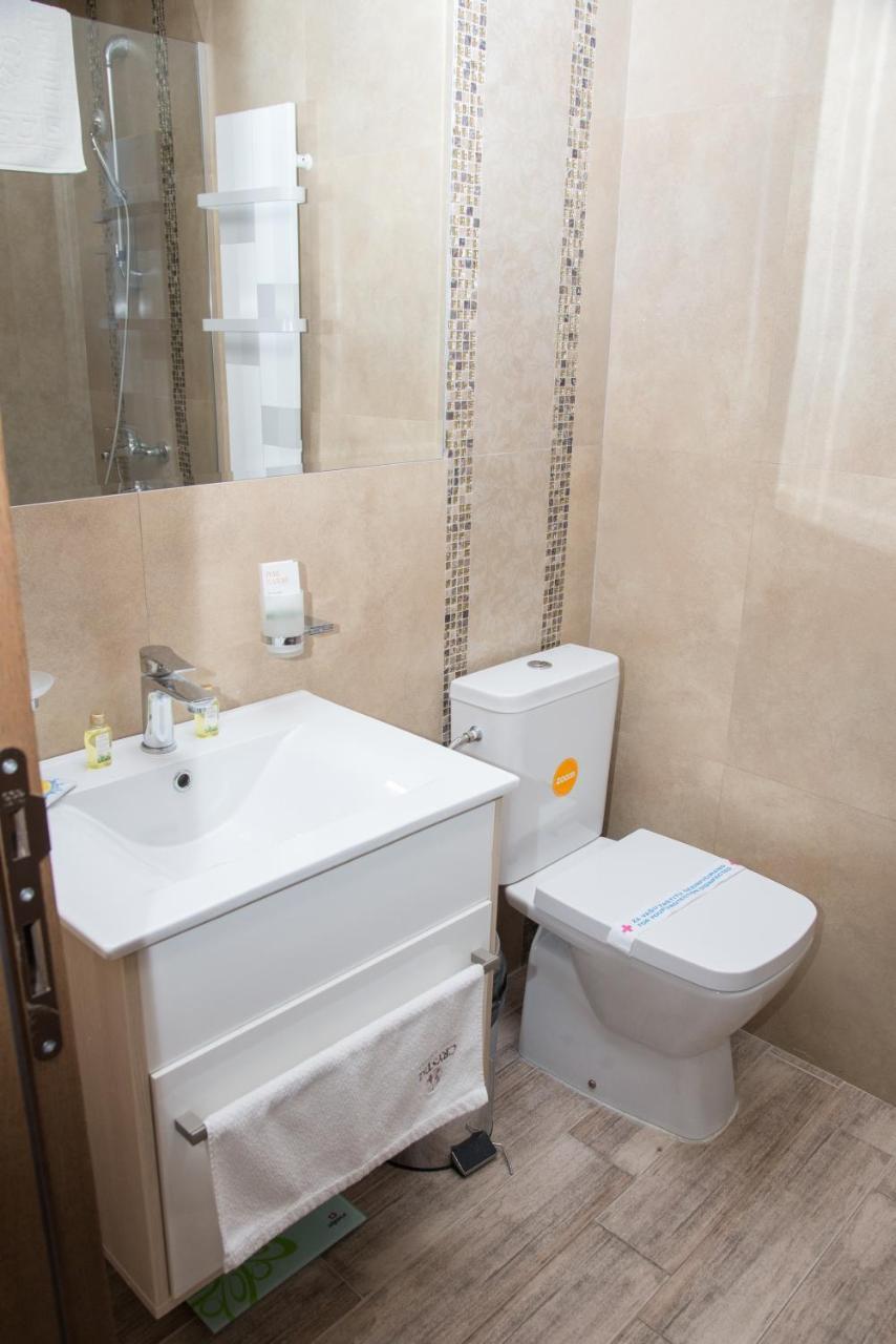 Pecinci Hotel Crystal מראה חיצוני תמונה