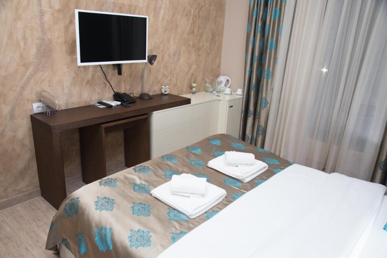 Pecinci Hotel Crystal מראה חיצוני תמונה