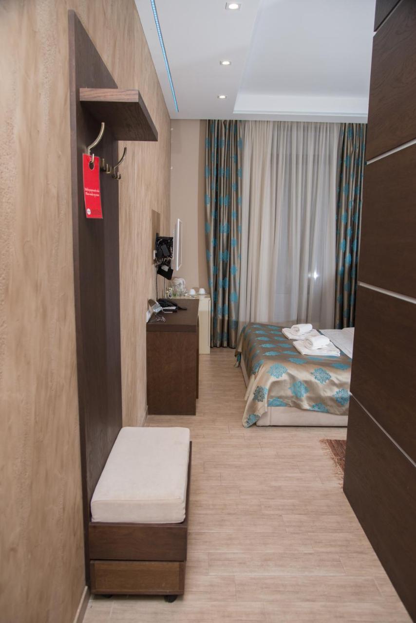 Pecinci Hotel Crystal מראה חיצוני תמונה