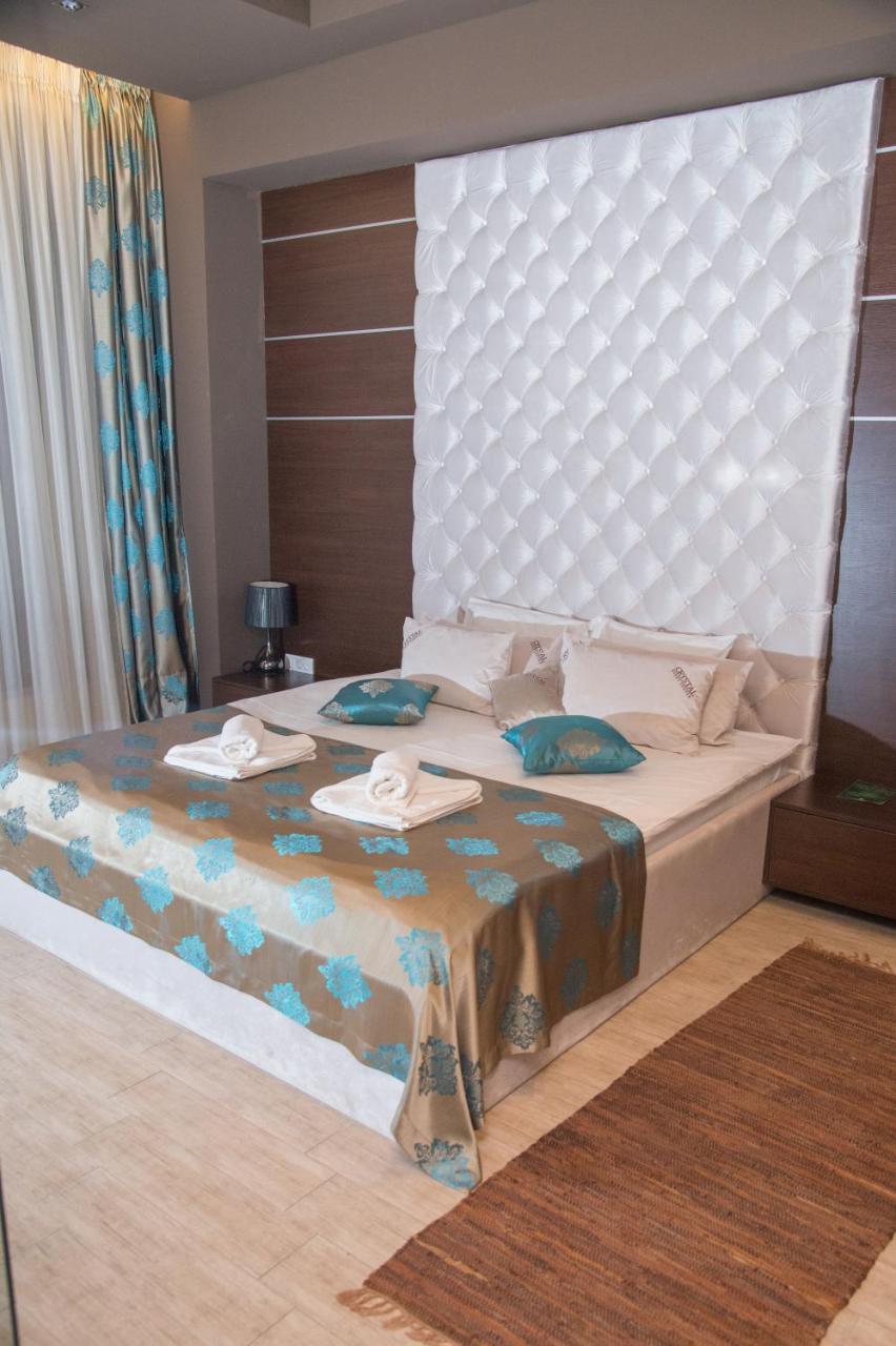 Pecinci Hotel Crystal מראה חיצוני תמונה
