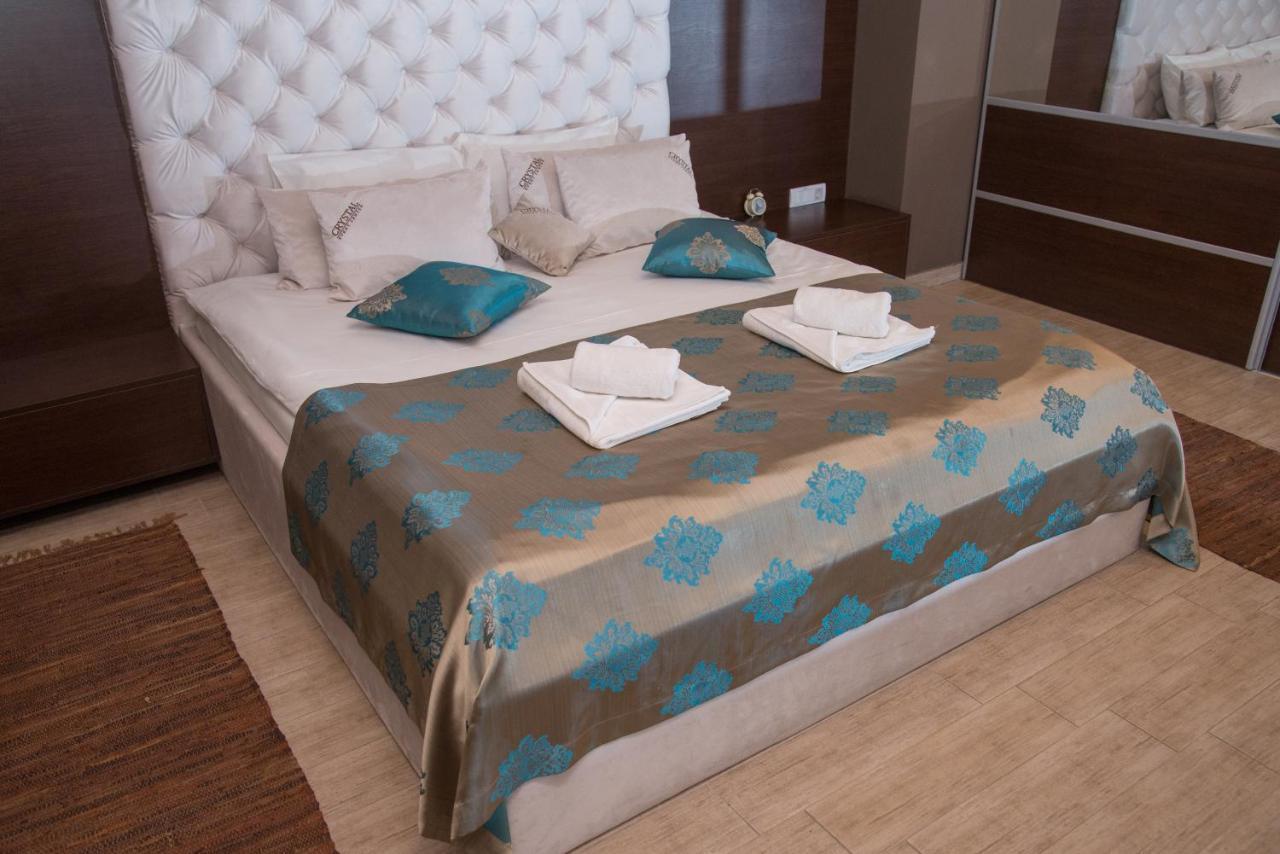 Pecinci Hotel Crystal מראה חיצוני תמונה
