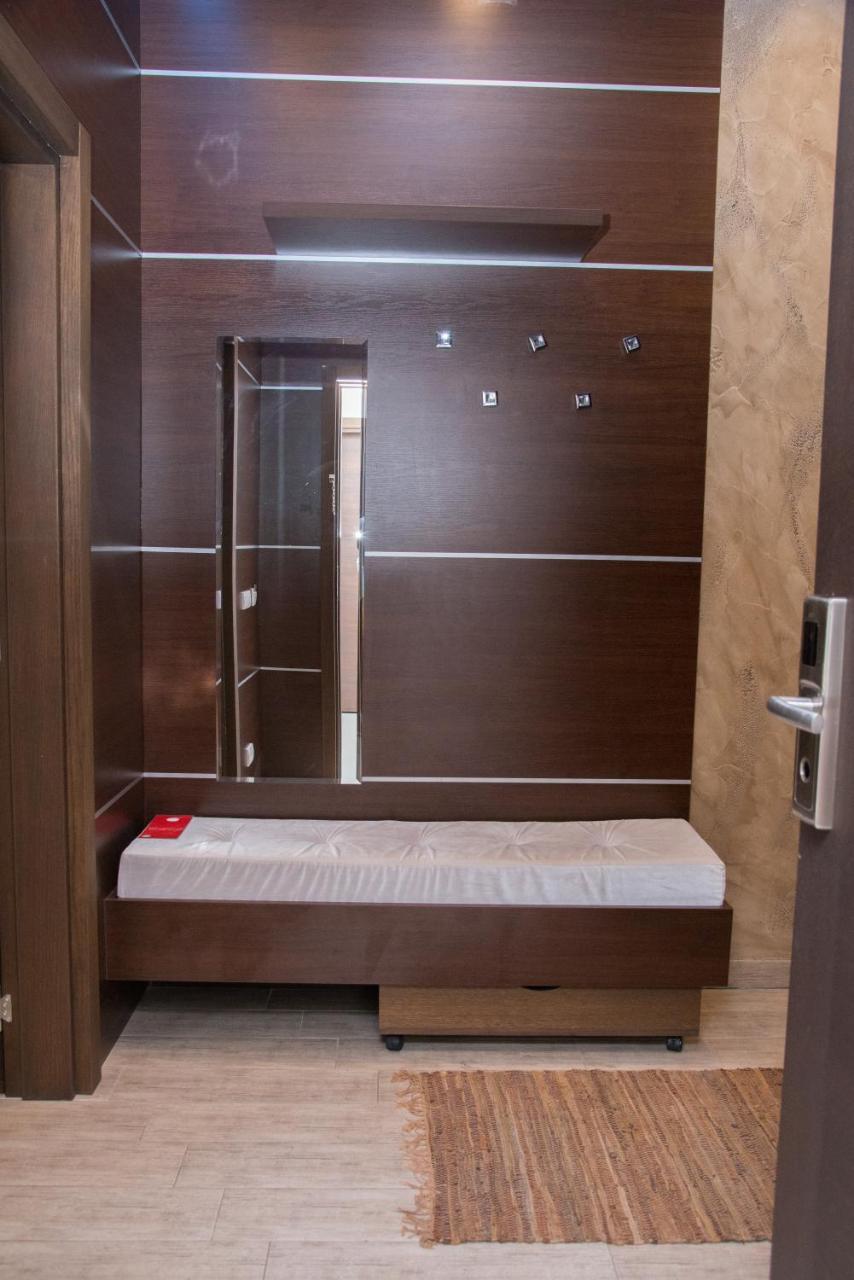 Pecinci Hotel Crystal מראה חיצוני תמונה
